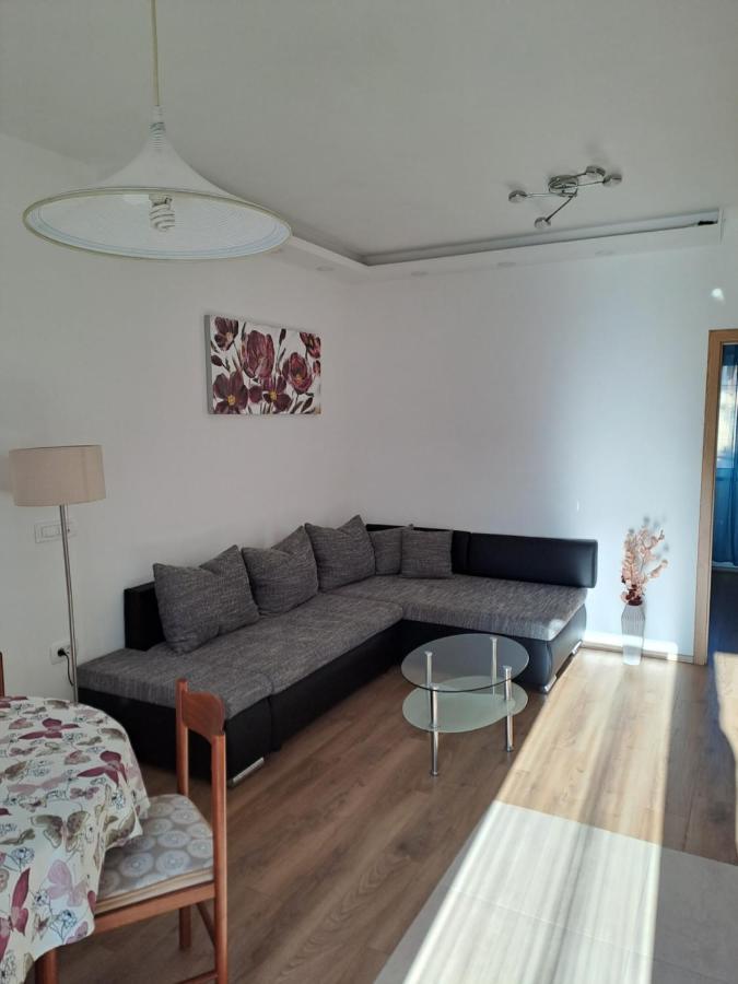 Yulia Apartman Pula Exterior foto