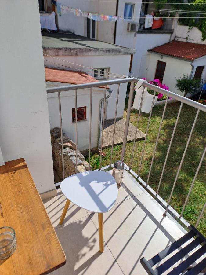 Yulia Apartman Pula Exterior foto