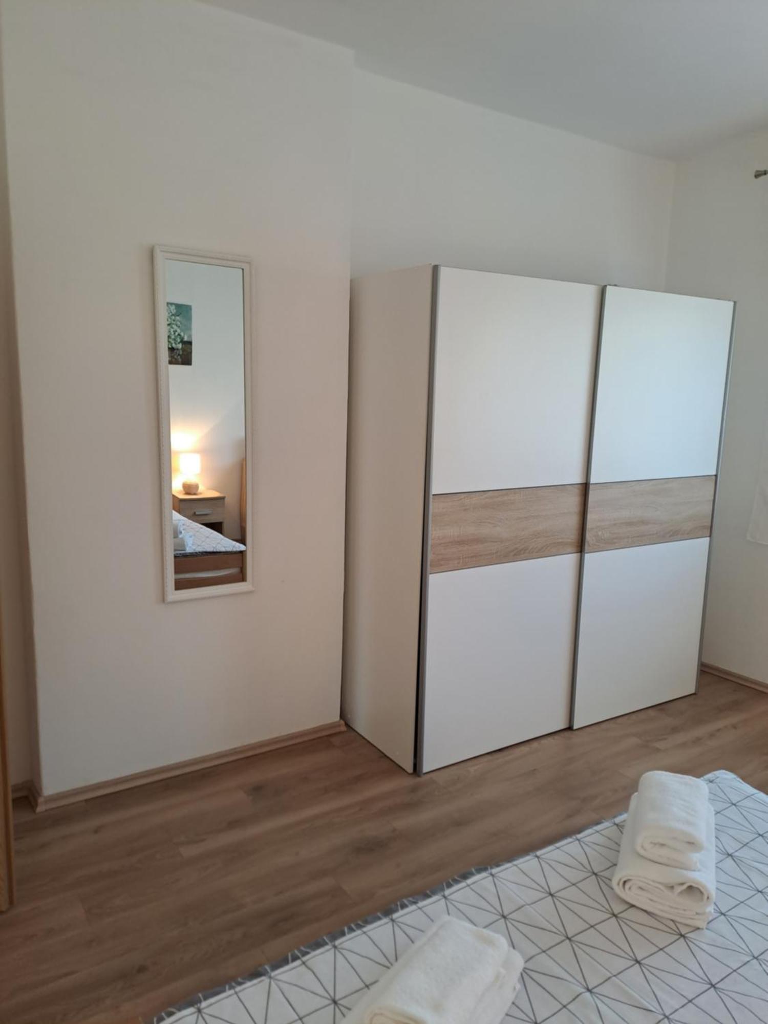 Yulia Apartman Pula Exterior foto